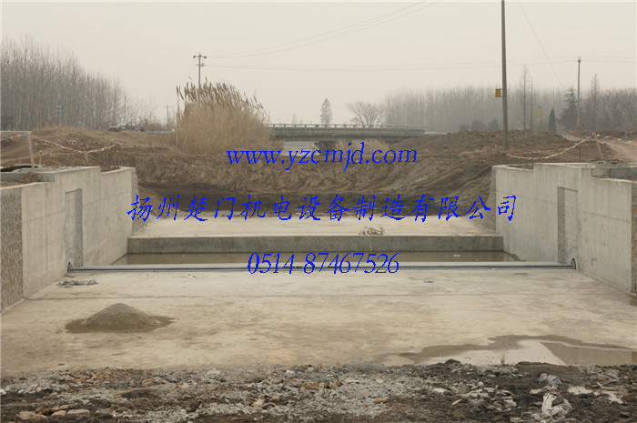 江苏南京杨柳湖18×2.1m钢坝安装照